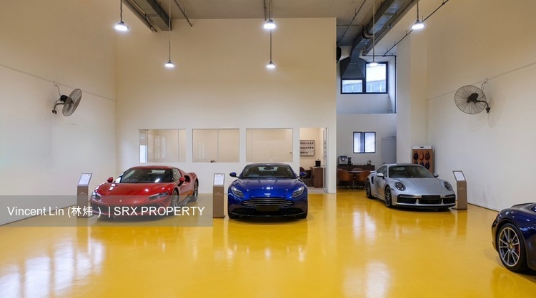 Carros Centre (D25), Factory #590273971